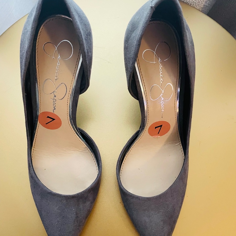 👠Grey Suede Jessica Simpson Pumps👠